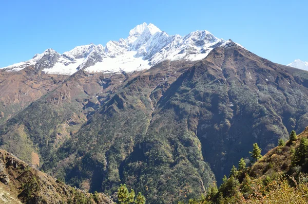 Νεπάλ, τα Ιμαλάια, τη θέα της κορυφής του tamserku — Φωτογραφία Αρχείου