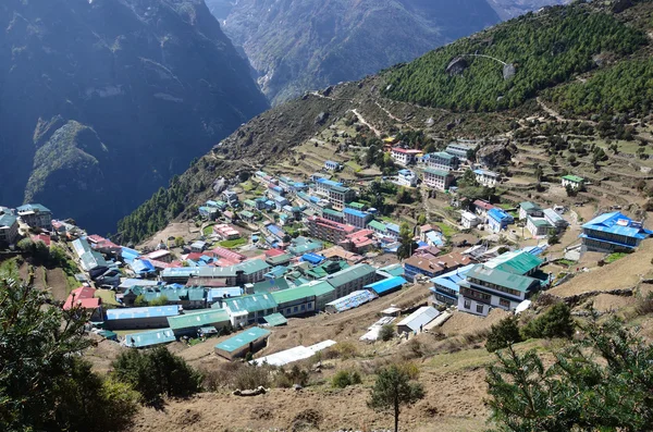 尼泊尔的喜马拉雅山、 村庄纳姆泽巴扎尔 — 图库照片
