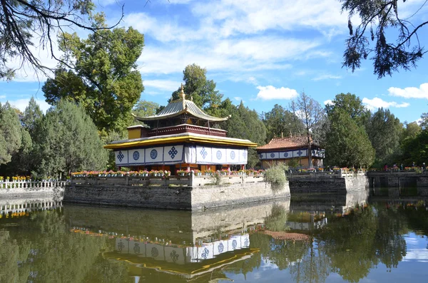 Tibet, Lhasa, residenza estiva di Dali Lama . — Foto Stock