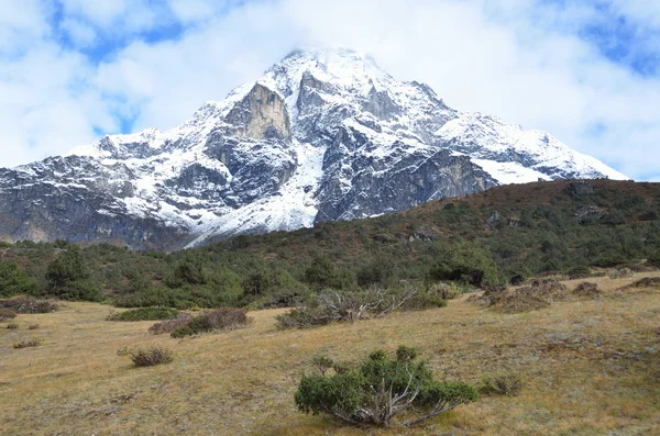 Krajobrazy khumbu, khumbila jest święta góra Szerpów, nepal, Himalaje — Zdjęcie stockowe