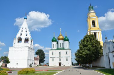 Kolomna kremlin, katedral Meydanı, uspensku Katedrali, çadır türü çan kulesi ve kutsal üçlü novo-holutvyn Manastırı
