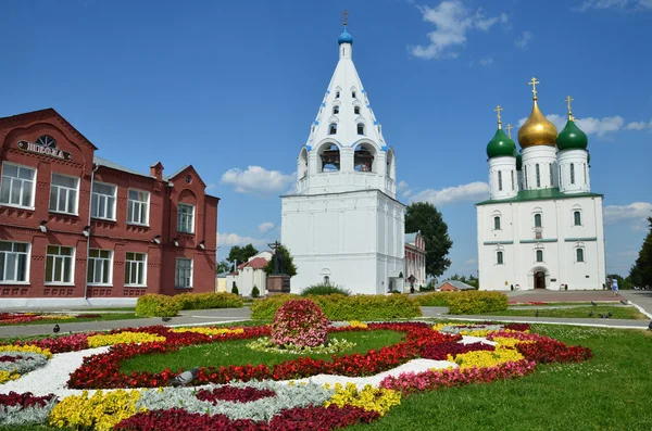 Kolomna Kremlin, Praça da Catedral, Catedral de Uspensku e tipo de barraca Bell Tower — Fotografia de Stock