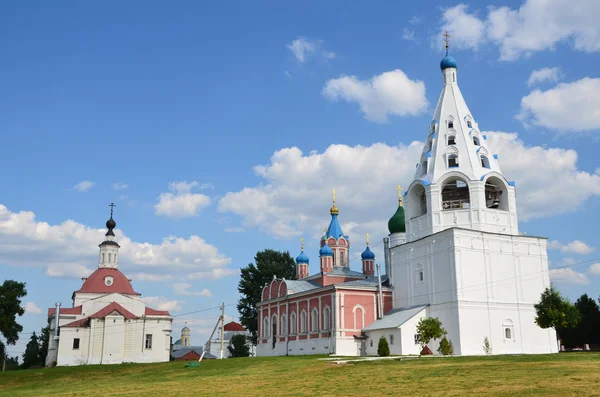 La plaza Sobornaya en el Kremlin Kolomna, anillo de oro de Pussia — Foto de Stock