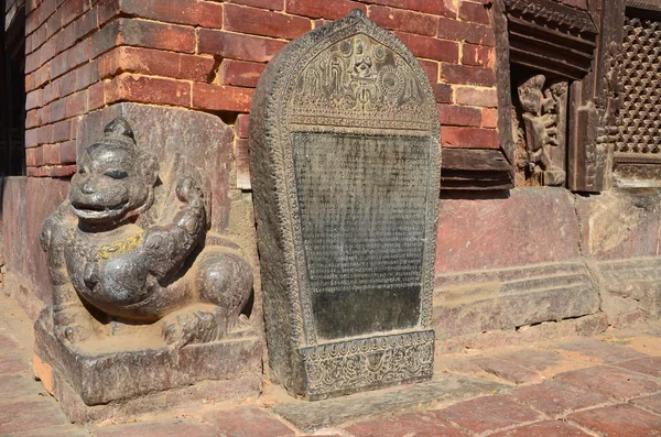 Nepal, Patan, escultura perto do templo hindu, Praça Durbar — Fotografia de Stock