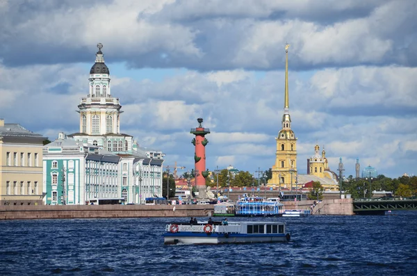 St. Petersburg, tanggul Universitetskaya — Stok Foto