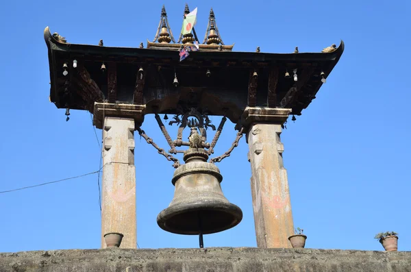 Nepal, Patan, een grote ceremoniële Bel op Durbar square — Stockfoto