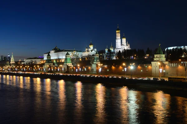 Noche Moscú, terraplén del Kremlin —  Fotos de Stock