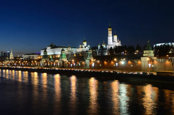 Night Moscow, Kremlin embankment — Stock Photo, Image