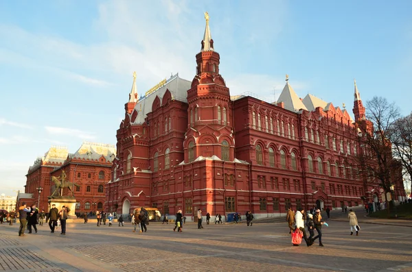 O edifício do Museu Histórico em Moscou — Fotografia de Stock