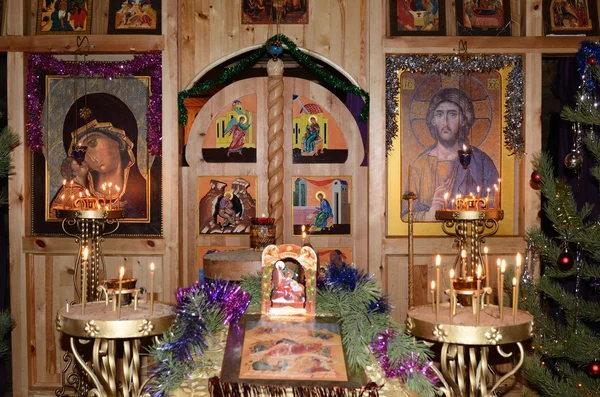 Wnętrze kościoła w miejscowości kolodozero, karelia na Boże Narodzenie — Zdjęcie stockowe