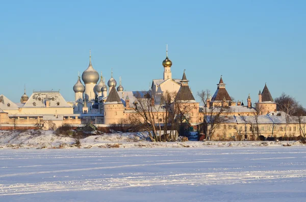 Kreml w rostov w promieniach wschodzącego słońca w zimie — Zdjęcie stockowe