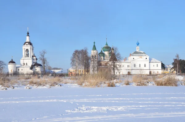 Mosteiro de Bogoyavlensky Avramyev em Rostov no inverno, anel de Ouro da Rússia — Fotografia de Stock