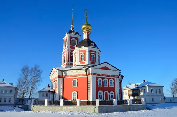 Dreifaltigkeitskathedrale im Varnizki-Kloster in Rostow im Winter, goldener Ring Russlands — Stockfoto