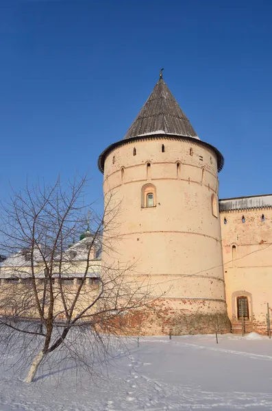 Russia, torre difensiva del Cremlino di Rostov in inverno — Foto Stock