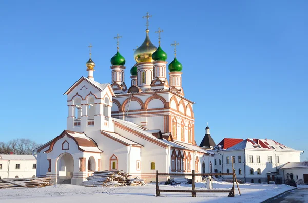 在冬天，金戒指的俄罗斯罗斯托夫 varnitsky 修道院 — 图库照片