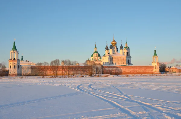 Monastero di Spaso-Yakovlevsky Dimitriev in inverno a Rostov, Anello d'oro della Russia — Foto Stock