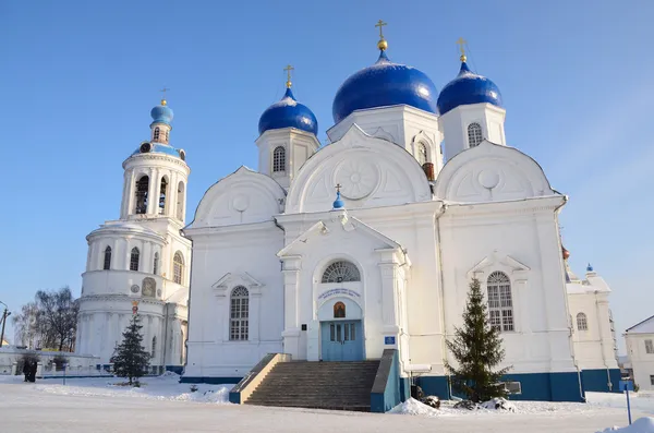 Kathedraal van bogolubskayaj ikoon van de moeder van god, in st. bogolubsky klooster in bogolubovo, vladimir regio in de winter, gouden ring van Rusland — Stockfoto