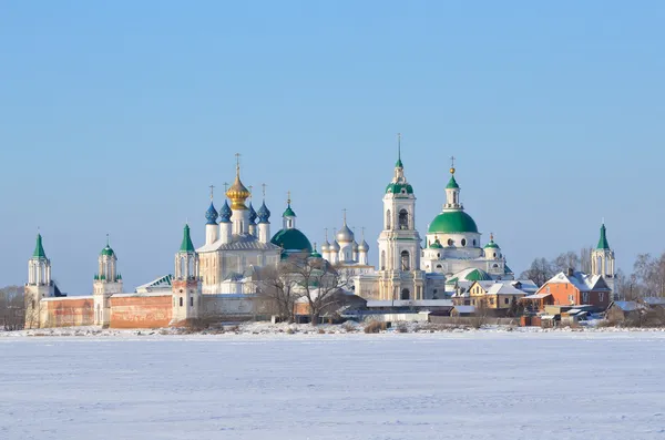 Spaso-yakovlevsky dimitriev klooster in rostov in winter, gouden ring van Rusland — Stockfoto