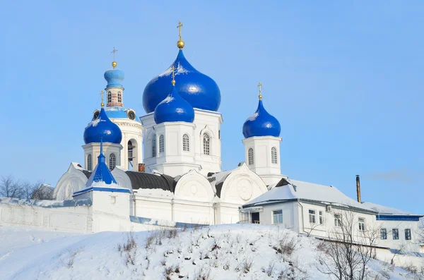 Kathedraal van bogolubskayaj ikoon van de moeder van god, in st. bogolubsky klooster in bogolubovo, vladimir regio in de winter, gouden ring van Rusland — Stockfoto