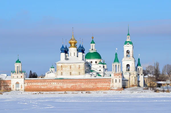 Spaso-Yakovlevsky Dimitriev monastery in Rostov in winter, Golden ring of Russia — Stock Photo, Image