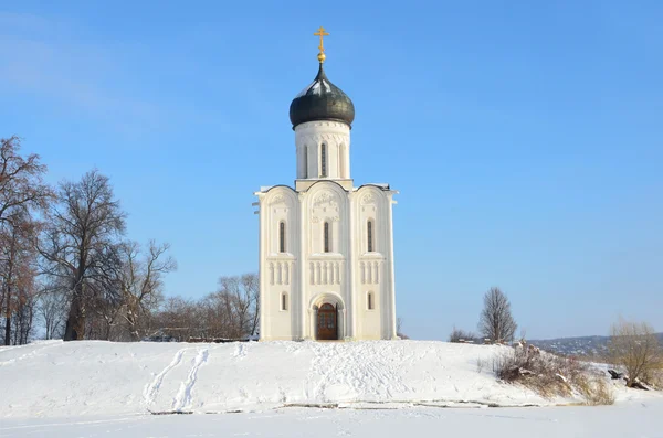 Vladimir, starověký chrám přímluvy (pokrova) na Něrl v zimě, zlatý prsten Ruska — Stock fotografie