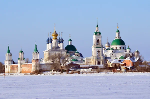 Spaso-yakovlevsky dimitriev klooster in rostov in winter, gouden ring van Rusland — Stockfoto