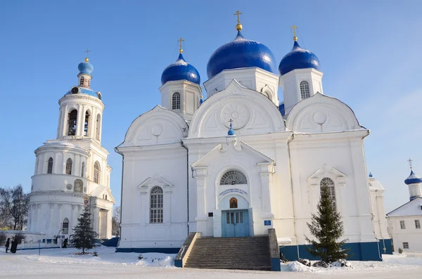 Kathedrale der Gottesmutter-Ikone in Bogolubskaja, im Bogolubski-Kloster in Bogolubowo, Gebiet Wladimir im Winter, goldener Ring Russlands — Stockfoto