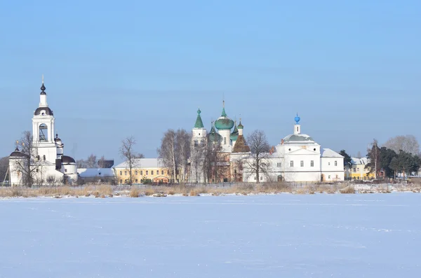 Bogoyavlensky avramyev klooster in rostov in winter, gouden ring van Rusland — Stockfoto