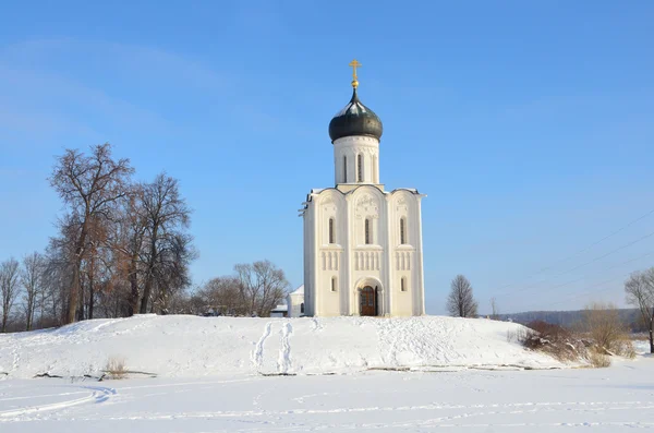 Vladimir, starożytnego Kościoła o wstawiennictwo (Pokrowa) na nerl w zimowe, złoty pierścień Rosji — Zdjęcie stockowe