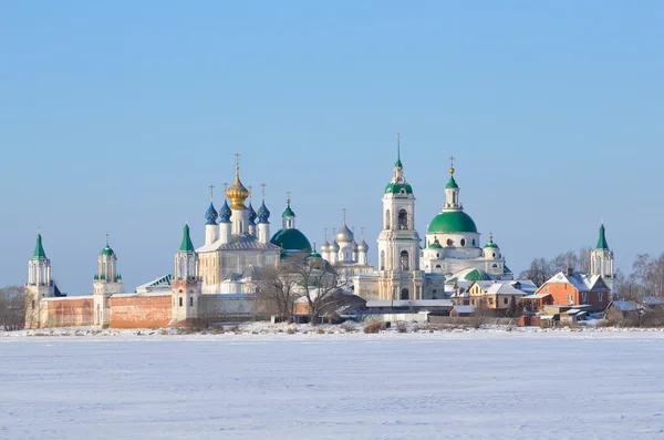 Spaso-Yakovlevsky Dimitriev monasterio en Rostov en invierno, anillo de oro de Rusia — Foto de Stock