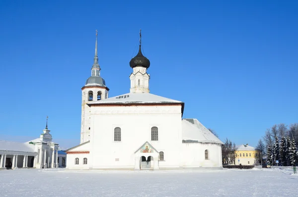 Praça do Comércio em Suzdal, Voskresenskaya (Ressurreição) Igreja — Fotografia de Stock