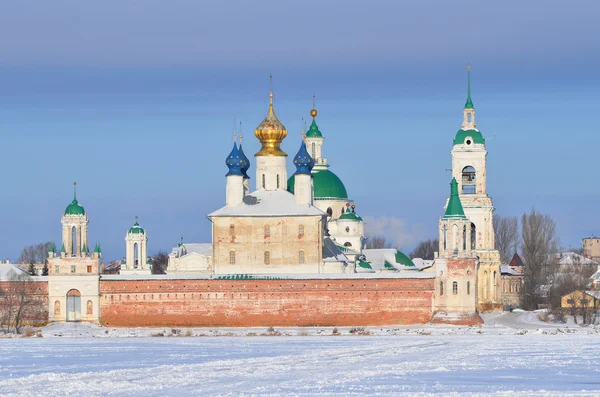 Spaso-Yakovlevsky Dimitriev monastery in Rostov in winter, Golden ring of Russia — Stock Photo, Image