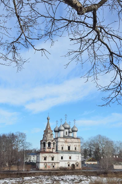 Rusia, Iglesia Juan Crisóstomo en Vologda a principios de la primavera — Foto de Stock