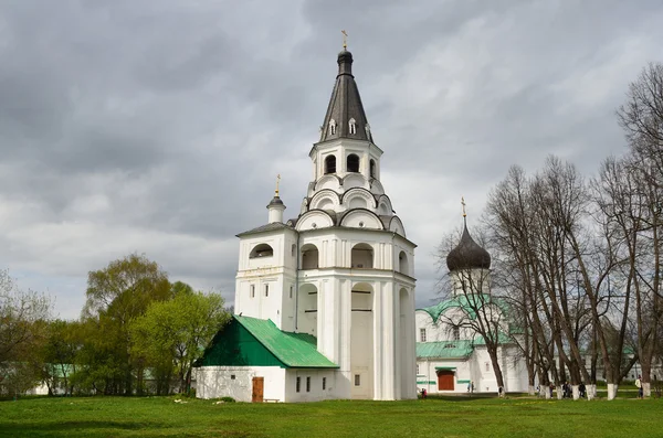 Raspyatskaya kerk-klokkentoren in aleksandrovskaya sloboda, vladimir regio, gouden ring van Rusland — Stockfoto