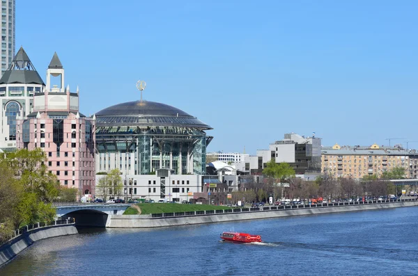 Mosca Casa Internazionale di musica e buisness centro sulla argine Shlyuzovaya a Mosca — Foto Stock