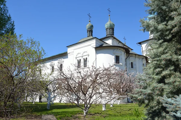 Moscú, la Iglesia de la Santísima Virgen (Pokrova Presvyatoy Bogoroditsi) en el monasterio Novospassky —  Fotos de Stock