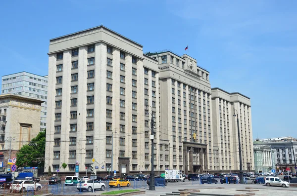 El edificio de la Duma Estatal de la Federación Rusa en Moscú —  Fotos de Stock