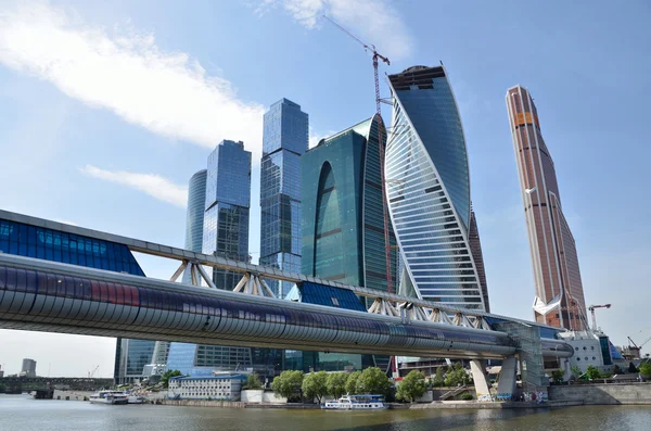 국제 비즈니스 센터 "모스크바 도시"와 바그라티온 다리 — 스톡 사진