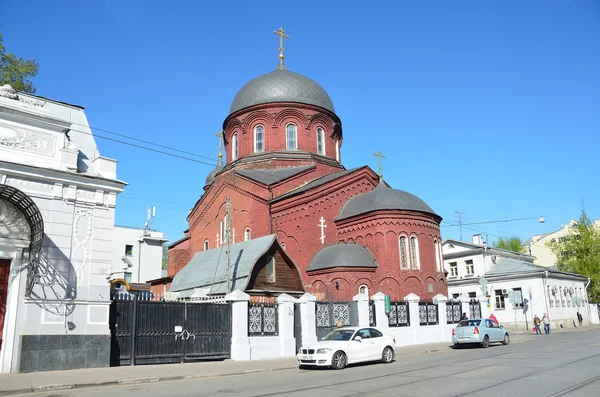 Церковь в честь Богородицы на Новокузнецкой улице в Москве — стоковое фото