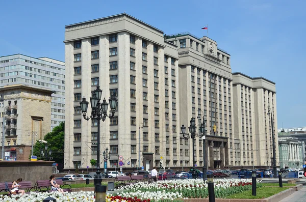 El edificio de la Duma Estatal de la Federación Rusa en Moscú —  Fotos de Stock