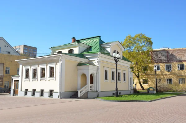 The building is one of the faculties of St. Tikhon's Orthodox humanitarian University in Moscow — 图库照片