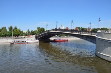 Yaralılar yaya köprüsü, Moskova Vodootvodny kanalı üzerinde