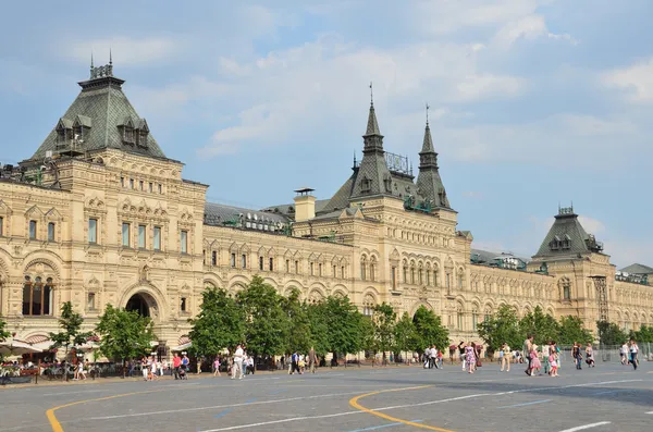 Edificio de los grandes almacenes GUM en la Plaza Roja de Moscú — Foto de Stock