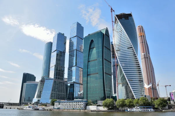 Moscou, Rússia, junho de 02,2014. Cena russa: Centro Internacional de Negócios "Moscow-City " — Fotografia de Stock