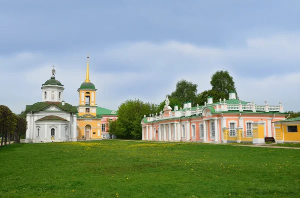 Moscou, Kuskovo, a igreja do Salvador misericordioso (Nascido n.Benois ) — Fotografia de Stock