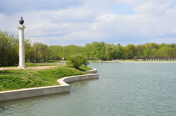 Rusia, Moscú, parque en Kuskovo en primavera — Foto de Stock