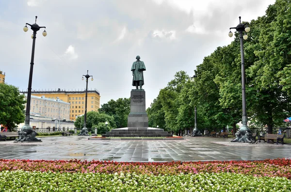 Москва, Гоголя бульвар під дощем — стокове фото