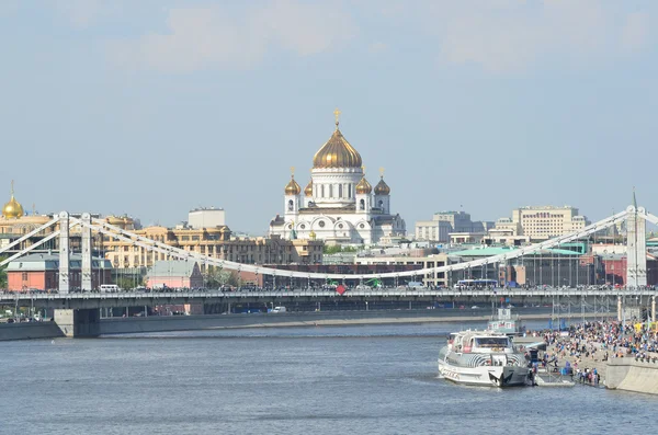 Ponte di Krimsky e Cattedrale di Cristo Salvatore, Mosca — Foto Stock
