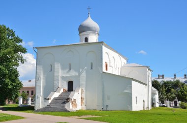 Bu varsayım üzerine Novgorod Yaroslav'ın sahasında pazarlık (1135 yıl) Kilisesi