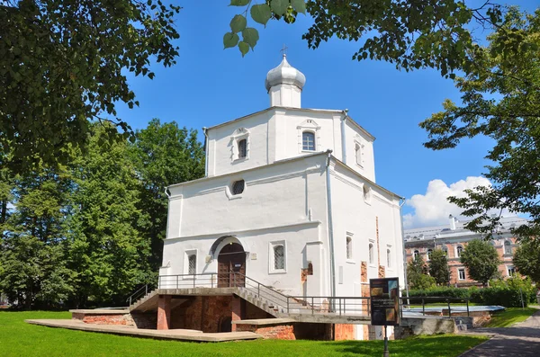The Church of Saint George on the marketplace in Veliky Novgorod — Stock Photo, Image